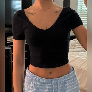 Black scoop neck tee